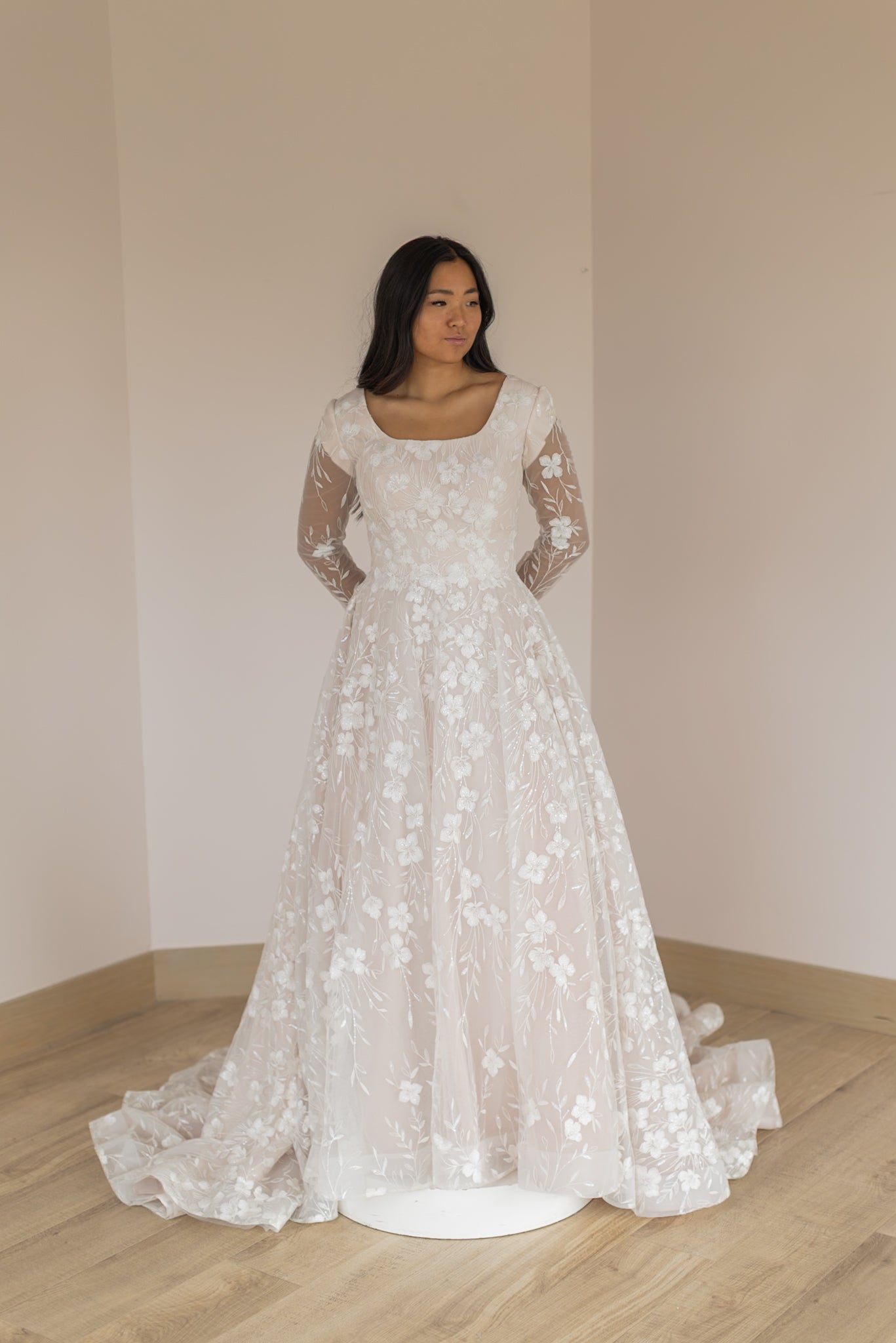 MOD958 by Mon Cheri