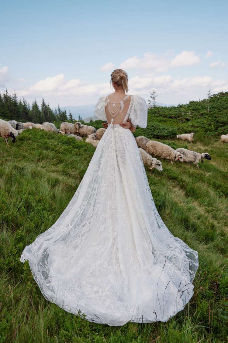 Edith by Ariamo Boho