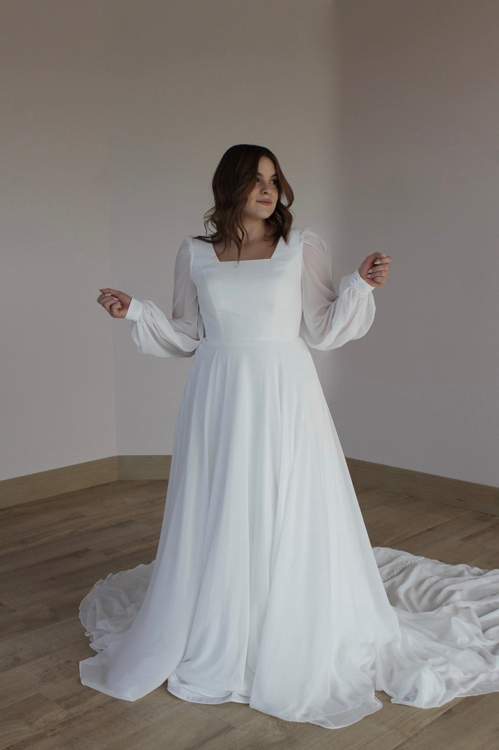 Clover by Bridal Closet 18 / Ivory Clover by Bridal Closet 18 / Ivory