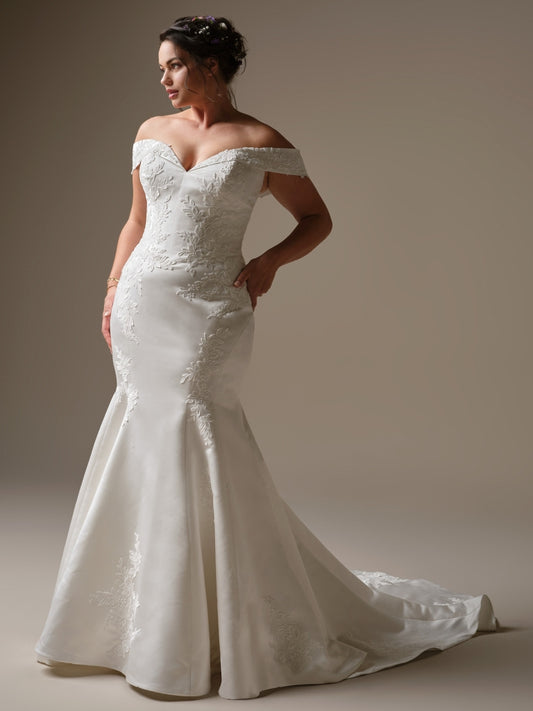 Elegant Fit-and-Flare Wedding Dresses from Bridal Closet Elegant Fit-and-Flare Wedding Dresses from Bridal Closet