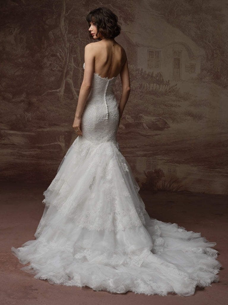 Sauvignon by Sottero & Midgley