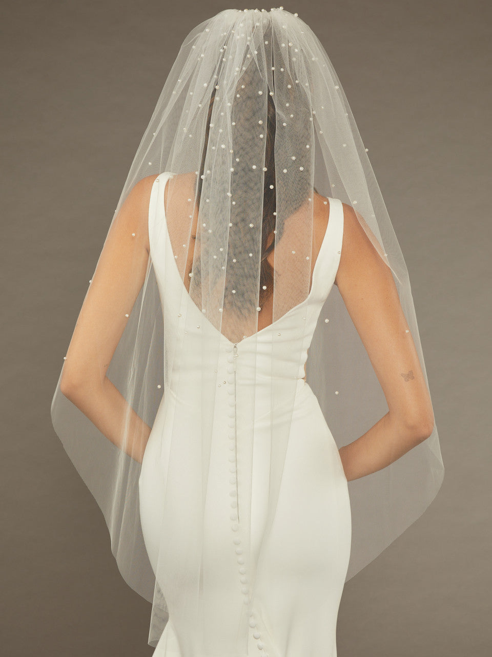 V2488SF Tapering Pearl Veil