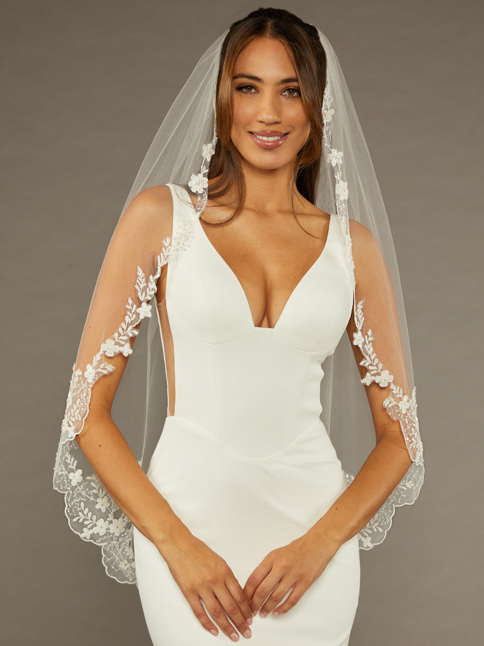 V2499SF - Lace Opague Ivory Beads Veil