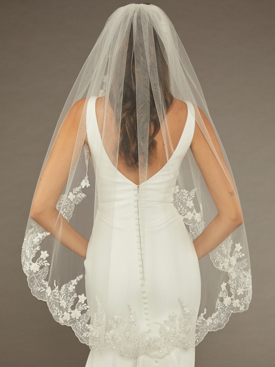 V2499SF - Lace Opague Ivory Beads Veil