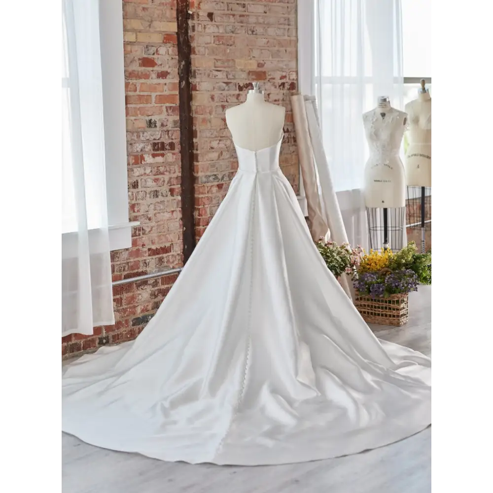 PEARL WEDDING DRESSES AND ACCESORIES FEATURED IN A&BÉ BRIDAL STYLEBOOK VOL.  13｜a&bé bridal shop